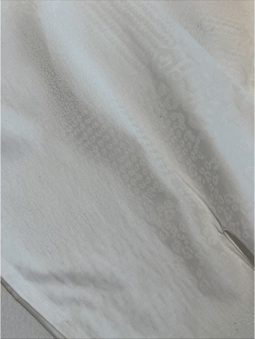 Chicos size 4 Women’s White 100% Cotton White On White Cheetah Print Shirt 48-50 - Picture 3 of 7
